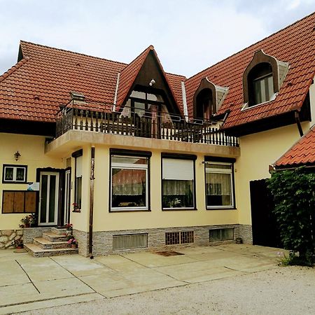 Révész Vendégház Harkány Exterior foto