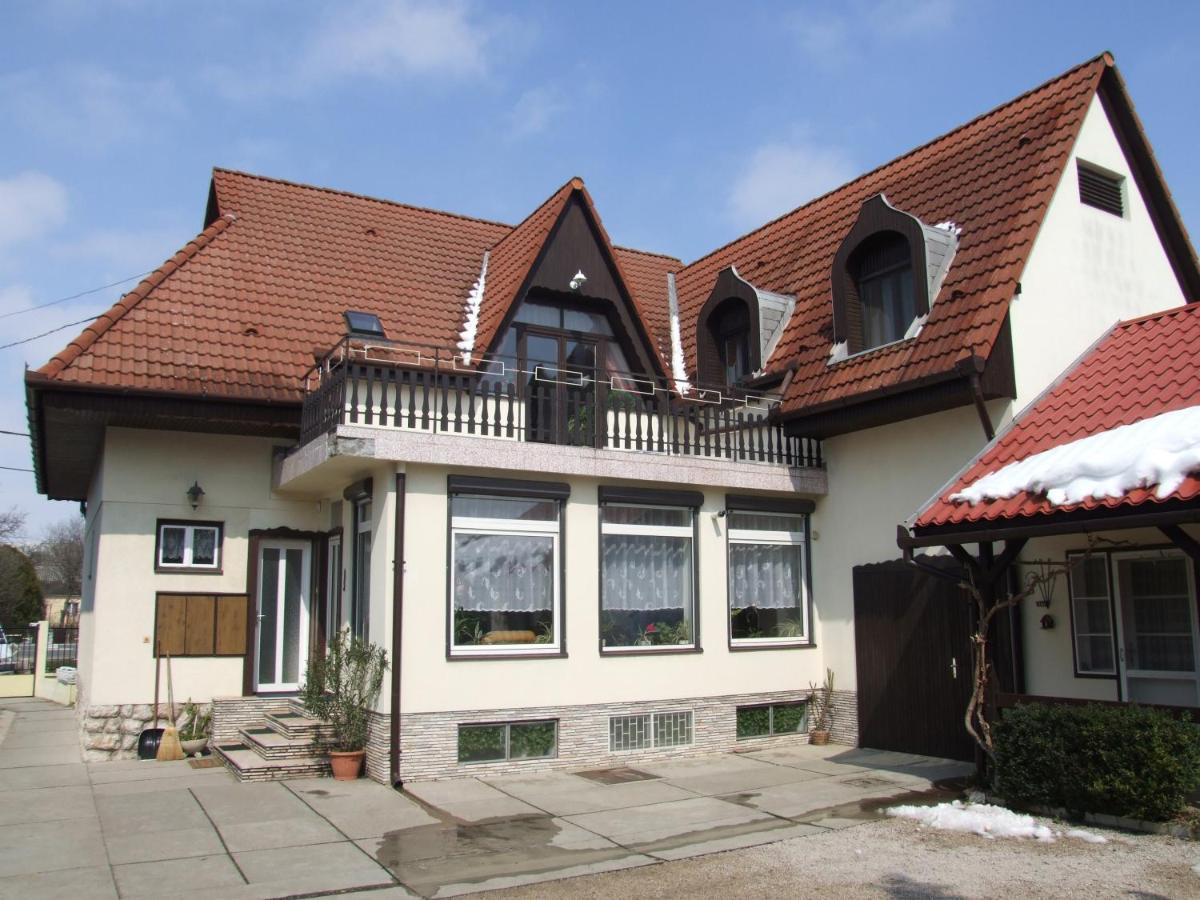 Révész Vendégház Harkány Exterior foto