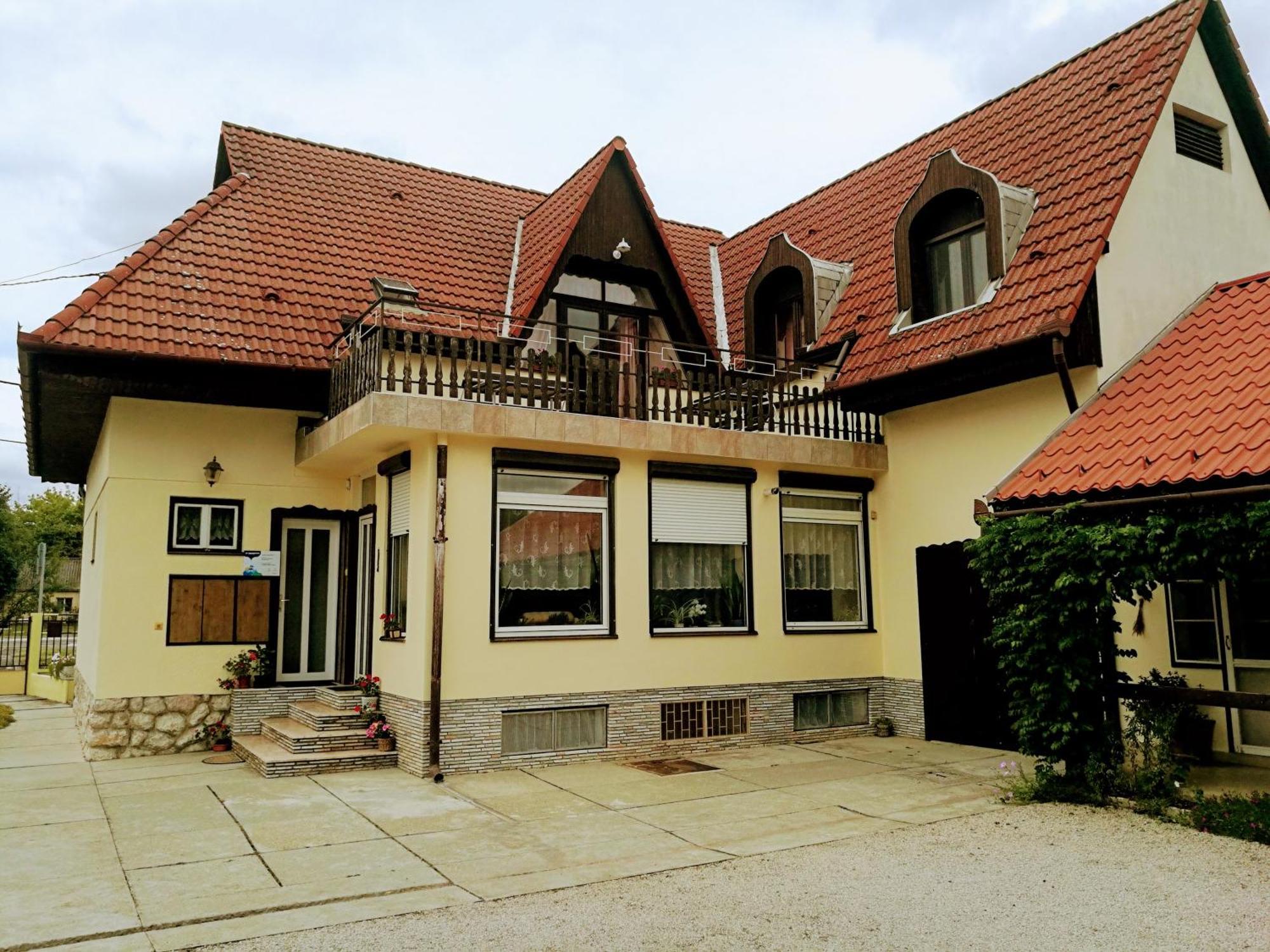 Révész Vendégház Harkány Exterior foto